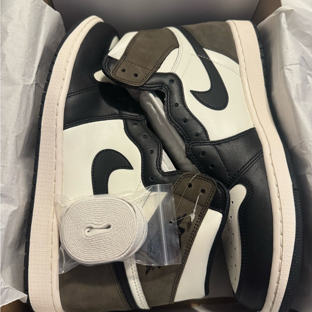 Air Jordan 1 Retro OG Mocha -new